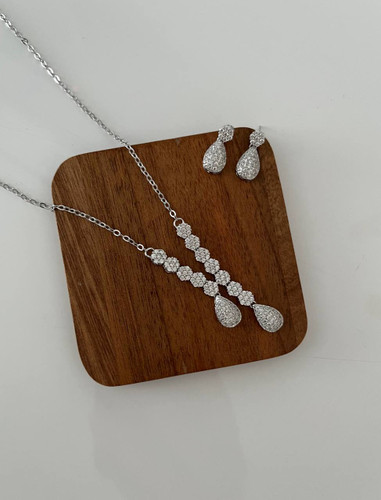 نیمست گردنبند و گوشواره جواهری زنانه سیلور